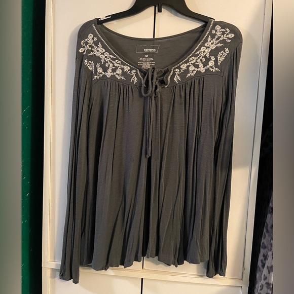 Light weight long sleeve woman’s top - Picture 1 of 3